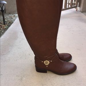 Selling  really cute Tommy Hilfiger boots